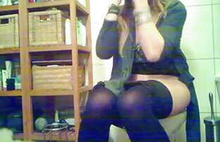 XXX مامان, پیر زن با داشتن سرگرم کننده با انگشتان پا سیاه و عكس هاي سكسي شهواني سفید مردان است.