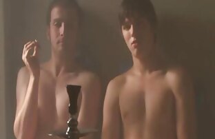 XXX در حالی که همسر او در خانه نیست و مردم او را شوهر, گاییدن, جوان, فاحشه, روی عكس نيمه سكسي نیمکت.